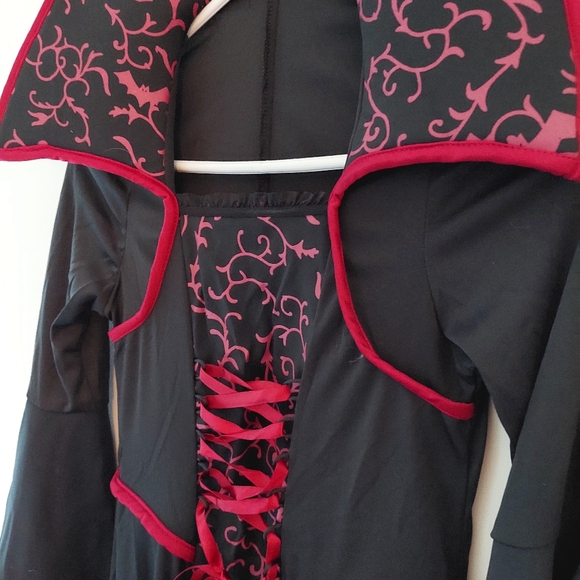 Royal Vampire Halloween Costume size child 10-12 Large Girls Red Black - Picture 6 of 8